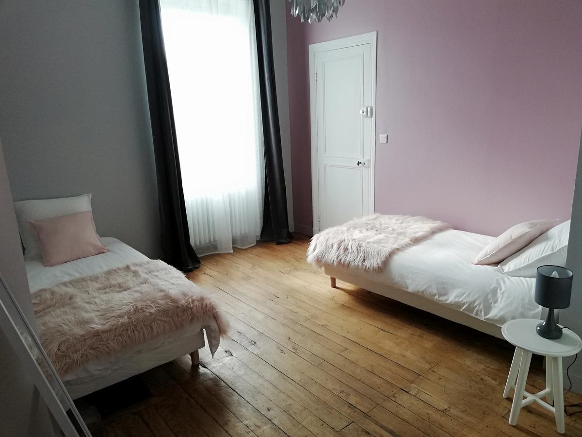 L'Angely - Chambres D'Hotes Niort Exterior foto